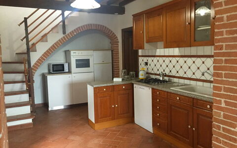Villa Martina: Controsoffitto, Camera, Proprietà, Mobilia, Cabinetry, Costruzione, Cucina, Pavimento, Piastrella, Interior Design