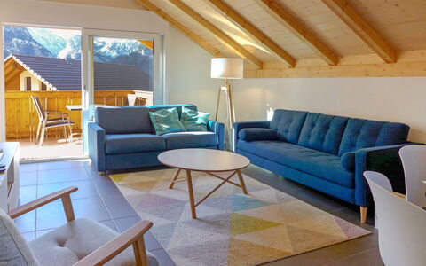 Kandersteg 420: Mobilia, Proprietà, Divano, Azzurro, Finestra, Comfort, Interior Design, Architettura, Legna, Soggiorno