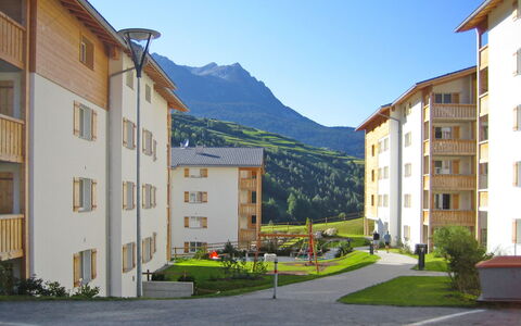 Savognin 50: Zona Residenziale, Proprietà, Quartiere, Costruzione, Cittadina, Appartamento, Immobiliare, Condominio, Uso Misto, Insediamento Umano
