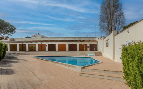 Raco Mas Estel: Piscina, Zona Residenziale, Materiale Composito, Pavimento, Shade, Calcestruzzo, Estate, Design, Piastrella, Ricorrere