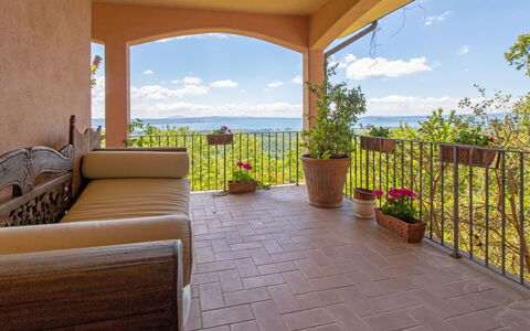 Nicoletta: Proprietà, Immobiliare, Costruzione, Casa, Camera, Balcone, Portico, Casa, Pavimento, Vacanza
