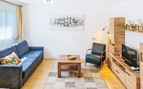 Christine: Mobilia, Interior Design, Divano, Pavimentazione, Parete, Pavimento, Soggiorno, Camera, Legna, Soffitto