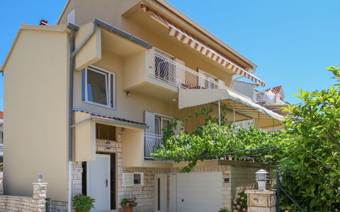 Nikica: Cielo, Pianta, Costruzione, Proprietà, Finestra, Casa, Lotto, Urban Design, Condominio, Quartiere