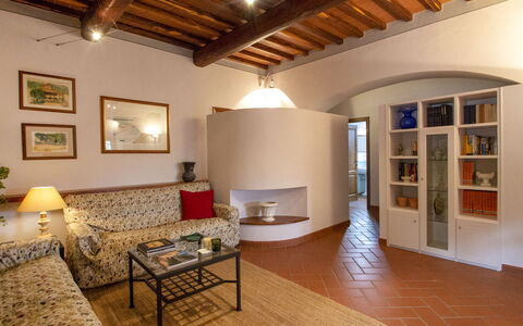 Podere: Costruzione, Camera, Soffitto, Proprietà, Interior Design, Pavimento In Legno, Pavimento, Mobilia, Latifoglie, Loft