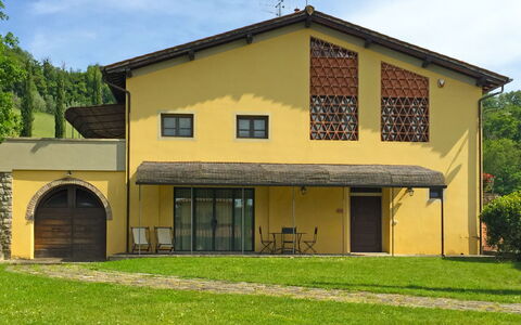 Podere: Costruzione, Cielo, Pianta, Finestra, Nube, Albero, Casa, Legna, Lotto, Villetta