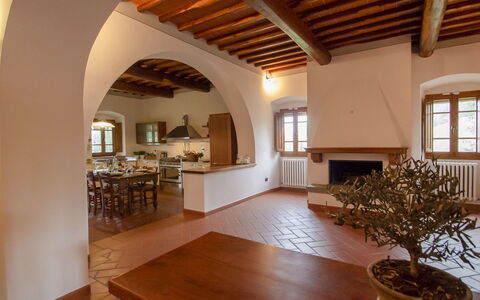 San Giovanni 801: Costruzione, Proprietà, Camera, Pavimento In Legno, Soffitto, Latifoglie, Pavimento, Interior Design, Fascio, Casa