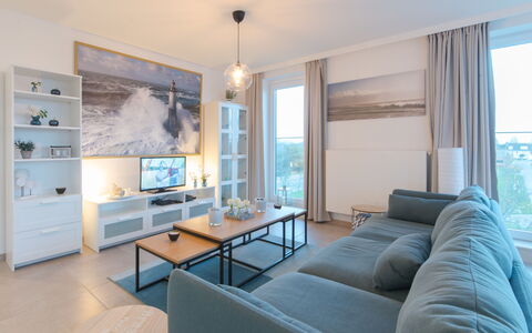 Pura Vida with Balcony: Proprietà, Camera, Mobilia, Soggiorno, Interior Design, Costruzione, Pavimento, Immobiliare, Casa, Casa