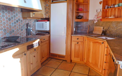 Marmousets 2: Camera, Proprietà, Cucina, Controsoffitto, Mobilia, Cabinetry, Pavimento, Casa, Costruzione, Immobiliare