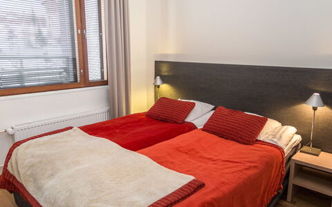 Nordic Chalet 9209: Letto, Camera Da Letto, Pavimento, Pavimentazione, Lenzuolo, Interior Design, Bedding, Legna, Mobilia, Biancheria