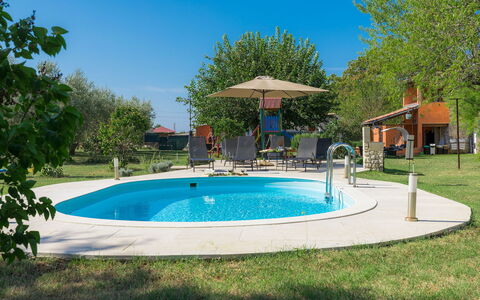Bozac: Piscina, Proprietà, Immobiliare, Tempo Libero, Casa, Costruzione, Backyard, Vacanza, Zona Residenziale, Casa