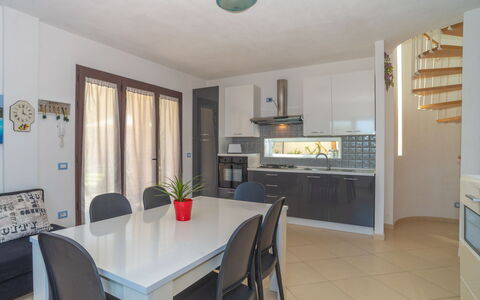 Pellicano: Mobilia, Tavolo, Proprietà, Cabinetry, Controsoffitto, Sedia, Costruzione, Legna, Cucina, Interior Design