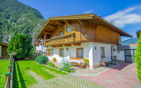 Anna: Proprietà, Casa, Casa, Costruzione, Immobiliare, Paesaggio Naturale, Villetta, Tetto, Erba, Estate