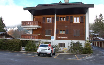 Villars 877: Mobilia, Costruzione, Tavolo, Pianta, Sedia, Pianta Della Casa, Shade, Arancia, Interior Design, Pavimentazione