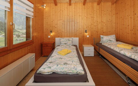 Chalet Guldeli: Interior Design, Pavimentazione, Pavimento, Legna, Soffitto, Camera Da Letto, Letto, Camera, Mobilia, Illuminazione