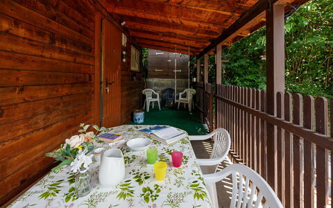 Chalet Guldeli: Legna, Villetta, Color Legno, Portico, Latifoglie, Plank, Edifici Giardino, Deck, Shade, Log Cabin