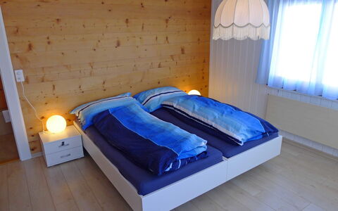 Godo: Costruzione, Comfort, Azzurro, Legna, Telaio Del Letto, Pavimentazione, Casa, Interior Design, Finestra, Cuscino