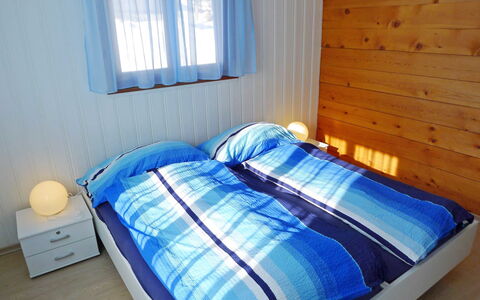 Godo: Costruzione, Finestra, Comfort, Azzurro, Legna, Illuminazione, Interior Design, Letto, Shade, Telaio Del Letto