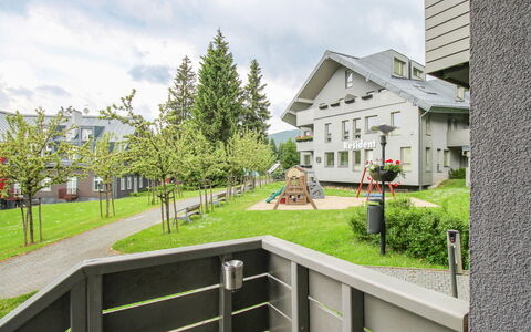 Resident Harrachov B: Zona Residenziale, Casa, Urban Design, Appartamento, Raccordo, Estate, Villetta, Prato, Cortile, Giardino