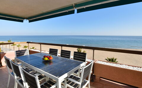 Torredembarra 160: Proprietà, Costruzione, Casa, Mobilia, Balcone, Camera, Immobiliare, Shade, Tetto, Appartamento