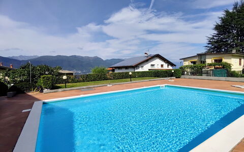 Torre del Lago: Acqua, Nube, Cielo, Pianta, Piscina, Costruzione, Azzurro, Rettangolo, Shade, Erba