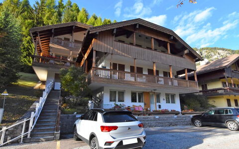 Villa Bellavista: Auto, Veicolo, Proprietà, Casa, Cielo, Costruzione, Architettura, Tetto, Immobiliare, Vettura Mid-Size
