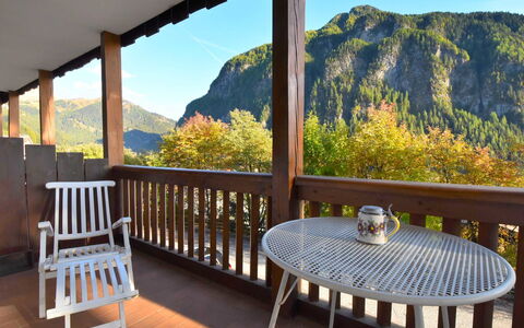 Villa Bellavista: Proprietà, Camera, Casa, Immobiliare, Mobilia, Casa, Tavolo, Costruzione, Albero, Interior Design