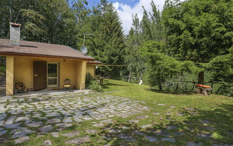 Al Faggio (Gll120): Proprietà, Casa, Casa, Immobiliare, Erba, Paesaggio Naturale, Albero, Cortile, Costruzione, Villetta
