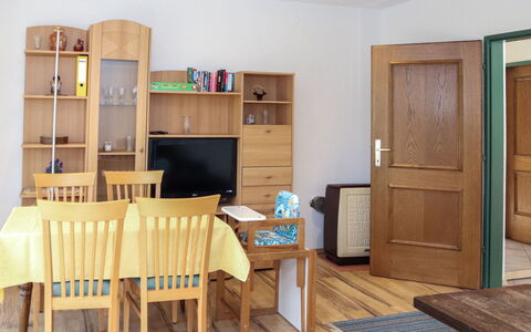 Klopeiner See 60: Mobilia, Camera, Proprietà, Interior Design, Credenza, Costruzione, Tavolo, Soggiorno, Sala Da Pranzo, Letto