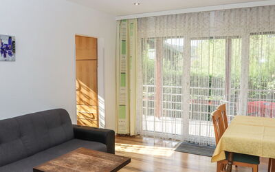 Forelle 60.1: Camera, Proprietà, Mobilia, Soggiorno, Interior Design, Immobiliare, Tavolino Da Caffè, Costruzione, Casa, Pavimento