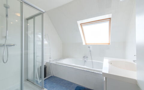 De Haan 930: Bagno, Proprietà, Camera, Interior Design, Pavimento, Casa, Vasca Da Bagno, Costruzione, Architettura, Immobiliare