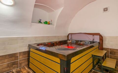 Pool & Wellness Estate: Proprietà, Camera, Interior Design, Mobilia, Casa, Costruzione, Immobiliare, Architettura, Pavimento, Tavolo
