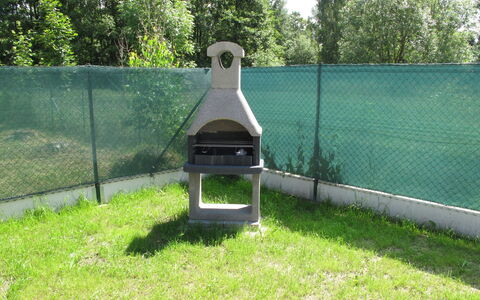 Pool & Wellness Estate: Erba, Prato, Backyard, Lotto, Cortile, Comunita 'Impianto, Albero, Giardino, Arbusto, Pianta
