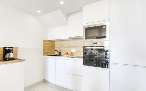 Mileni i: Cucina, Interior Design, Pavimentazione, Controsoffitto, Legna, Elettrodomestico Da Cucina, Cabinetry, Pavimento, Apparecchio Major, Soffitto