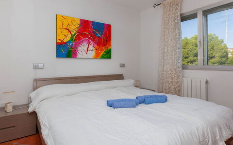 Edificio Meridiano: Camera Da Letto, Letto, Camera, Mobilia, Proprietà, Telaio Del Letto, Lenzuolo, Parete, Interior Design, Bedding