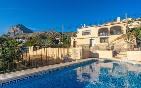 Villa Preciosa: Proprietà, Piscina, Immobiliare, Costruzione, Cielo, Casa, Azzurro, Appartamento, Villa, Vacanza