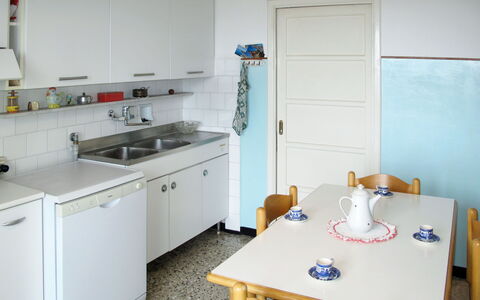Casa del Pernambuco (Ptl205): Camera, Cucina, Proprietà, Controsoffitto, Mobilia, Cabinetry, Giallo, Costruzione, Apparecchio Major, Interior Design