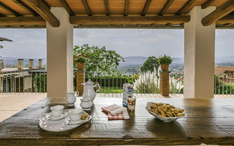 Podere Berrettino: Mobilia, Proprietà, Ventilatore, Cabinetry, Tavolo, Divano, Illuminazione, Cornice, Legna, Controsoffitto
