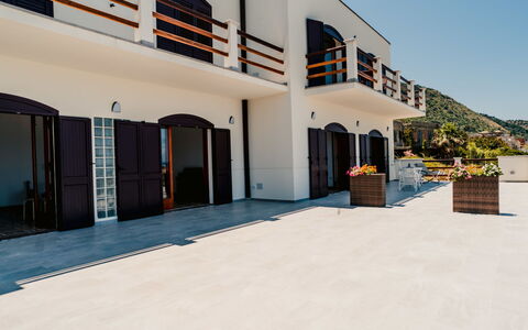 Marina di Caronia 110: Proprietà, Casa, Costruzione, Casa, Immobiliare, Architettura, Zona Residenziale, Appartamento, Facciata, Camera