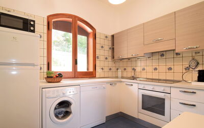 Nina 110.2: Cabinetry, Proprietà, Lavandino Della Cucina, Rubinetto, Controsoffitto, Cucina Stufa, Lavello, Elettrodomestico Da Cucina, Cucina, Costruzione
