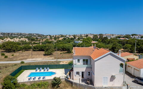 Casa Do Sol: Blu, Cielo, Zona Residenziale, Estate, Piscina, Villa, Agriturismo