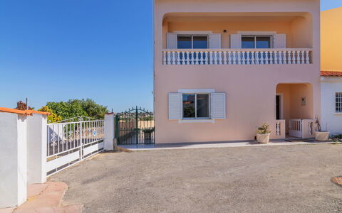 Casa Do Sol: Costruzione, Cielo, Proprietà, Finestra, Pianta, Azzurro, Lotto, Zona Residenziale, Paesaggio, Immobiliare