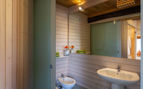 Casa Alice: Camera, Bagno, Proprietà, Interior Design, Costruzione, Casa, Architettura, Immobiliare, Idraulico Fixture, Casa