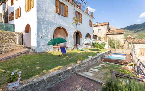 Casa Alice: Proprietà, Costruzione, Casa, Cittadina, Quartiere, Architettura, Immobiliare, Cielo, Zona Residenziale, Vacanza
