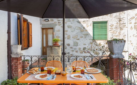 Casa Alice: Proprietà, Camera, Tavolo, Casa, Costruzione, Mobilia, Interior Design, Immobiliare, Casa, Terrazza