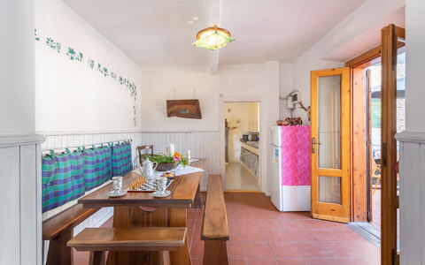 Casa Alice: Proprietà, Camera, Costruzione, Mobilia, Interior Design, Casa, Pavimento, Soffitto, Immobiliare, Sala Da Pranzo