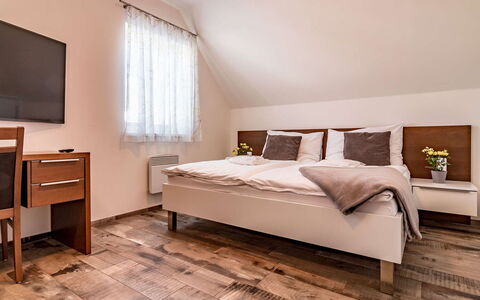 Lakeside Village 28 (+ Sauna): Mobilia, Costruzione, Finestra, Comfort, Legna, Telaio Del Letto, Shade, Interior Design, Casa, Cuscino