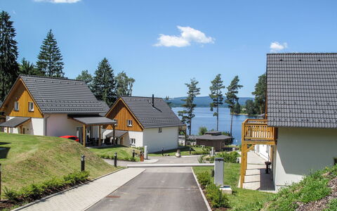 Lakeside Village 28 (+ Sauna): Pianta, Cielo, Nube, Costruzione, Proprietà, Albero, Finestra, Manto Stradale, Casa, Lotto