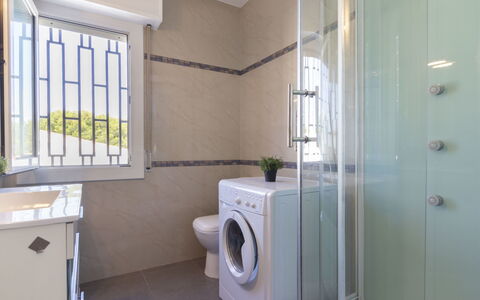 Regina: Camera, Proprietà, Lavanderia, Bagno, Costruzione, Apparecchio Major, Pavimento, Casa, Piastrella, Interior Design