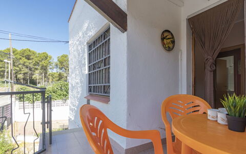 Marie: Proprietà, Casa, Costruzione, Immobiliare, Giallo, Camera, Casa, Architettura, Interior Design, Portico