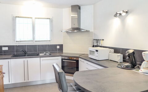 Philibert: Proprietà, Camera, Mobilia, Cucina, Costruzione, Controsoffitto, Interior Design, Pavimento, Casa, Soffitto